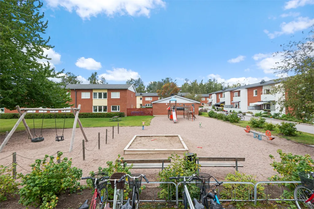 Aed - Apartment with South-Facing Terrace in Årsta