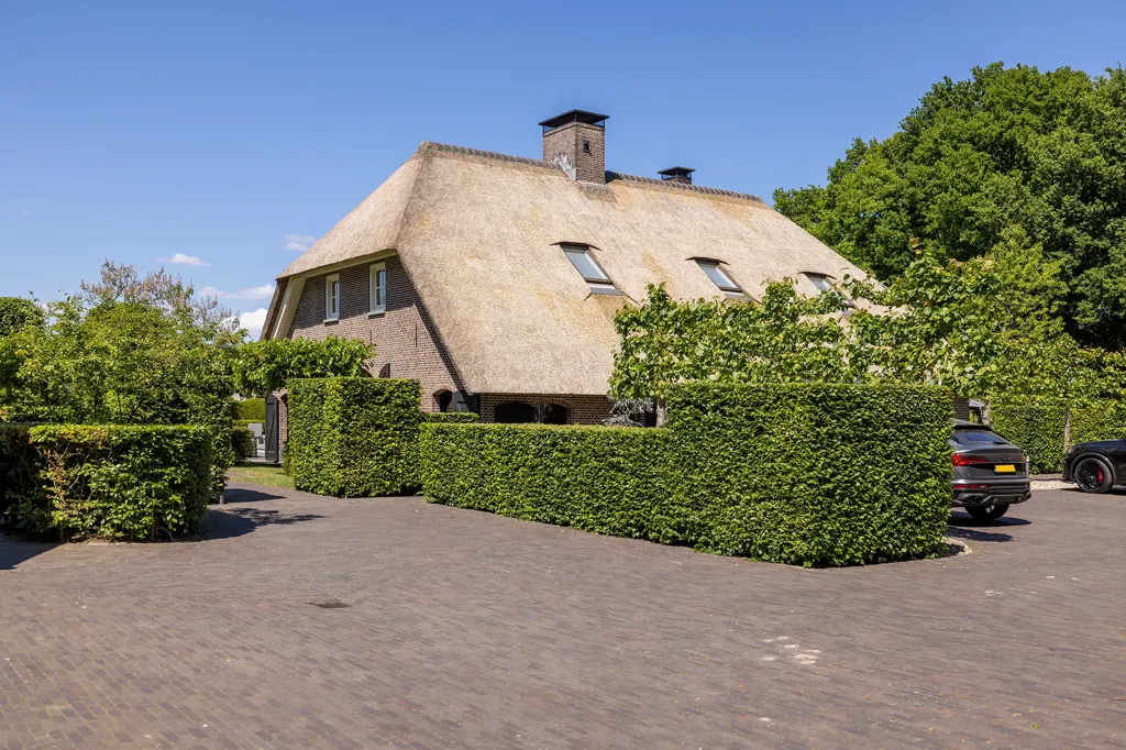 Esterno - Rietgedekt Landhuis with Pool in Hierden