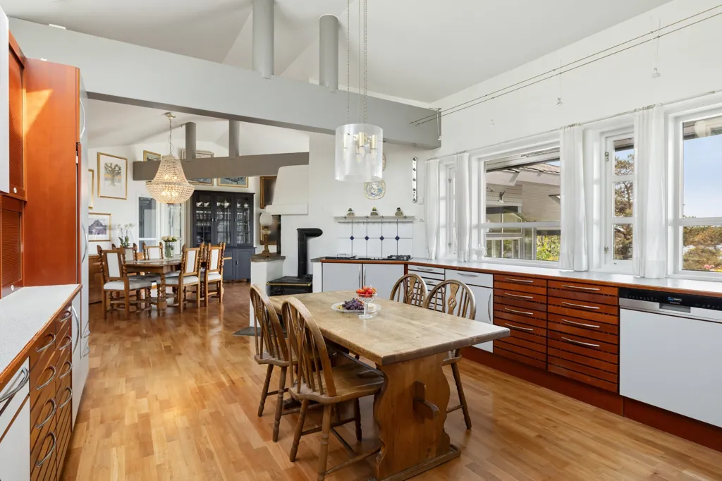 Salle à manger - Architectural Detached House with Private Pier in Groos