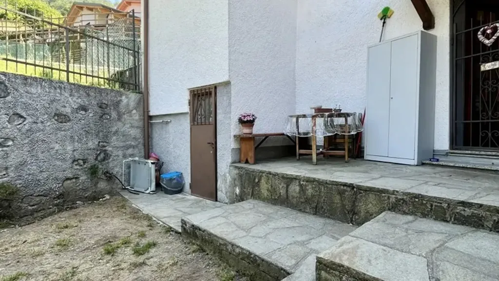 Terrace - Independent House with Garden in Valle Intelvi