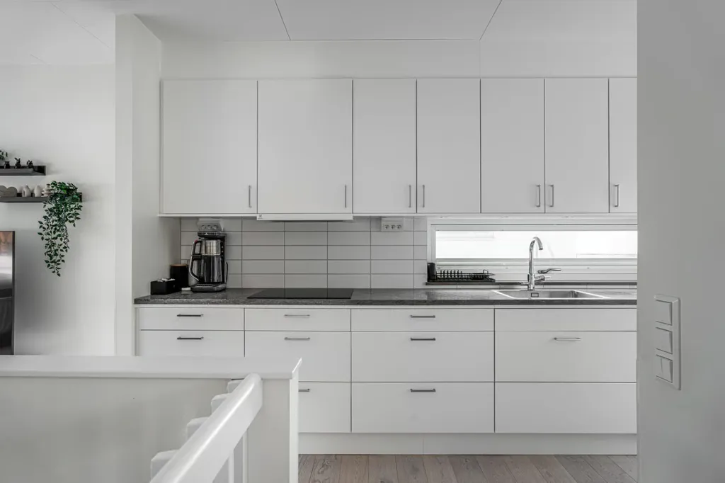 Cucina - Terraced House with Spacious Terrace in Suburban Area