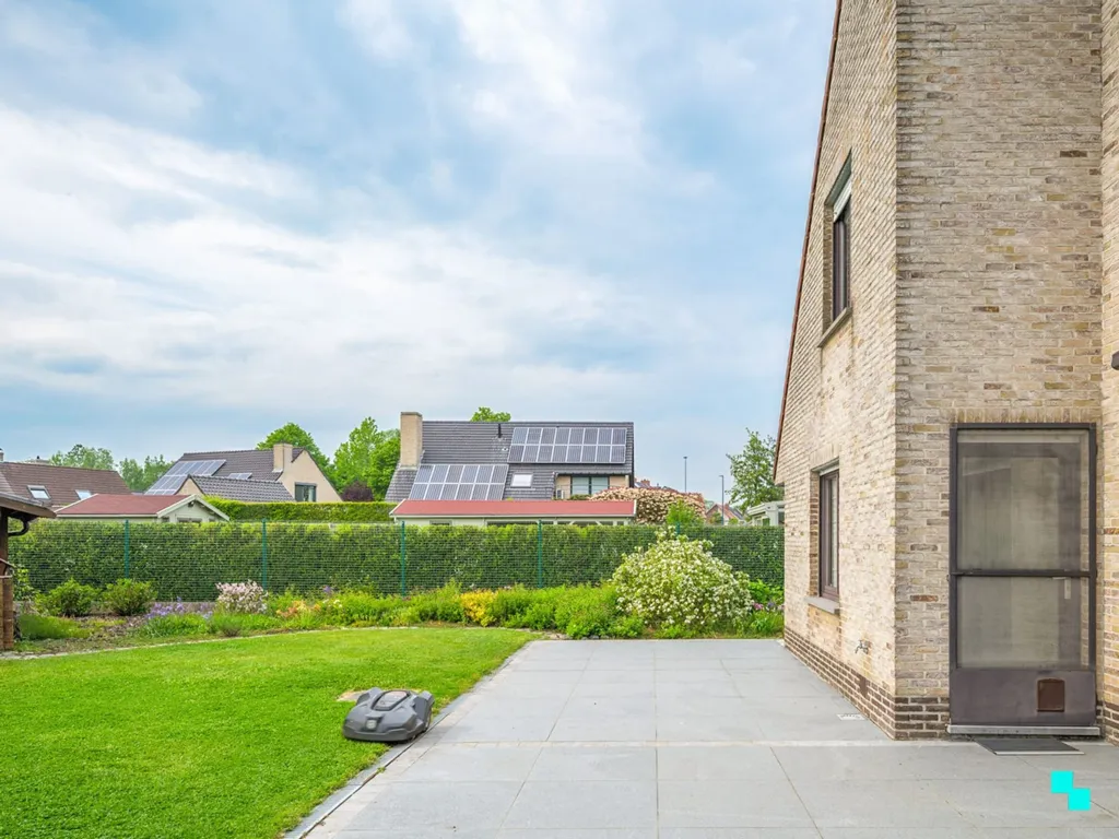 Garden - Spacious Villa in Quiet Residential Area