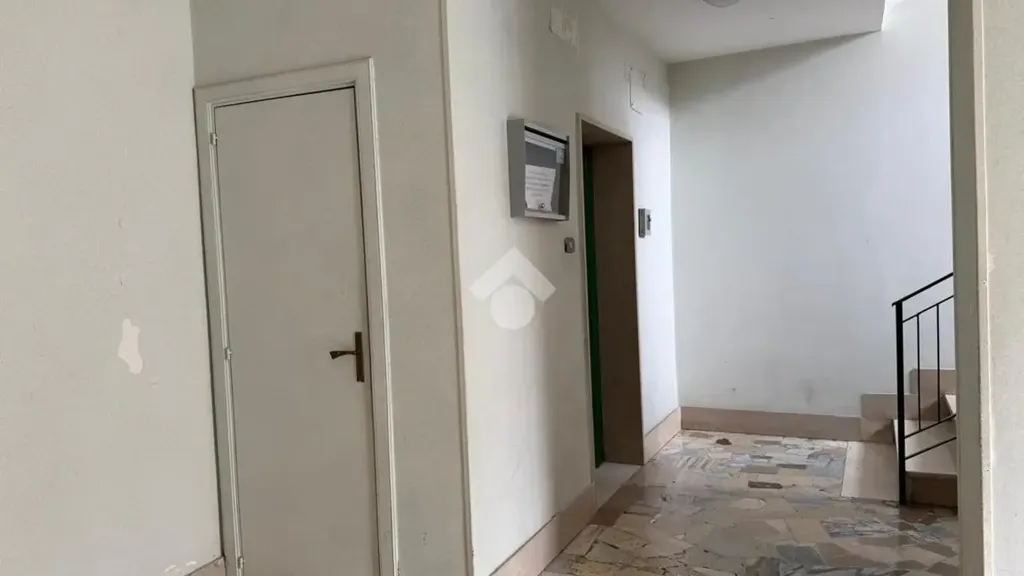 Entrée - Apartment with Balcony in Potenza
