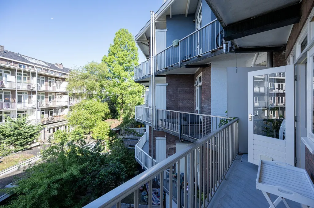 Balcon - 3-Bedroom Apartment with Free View in Amsterdam