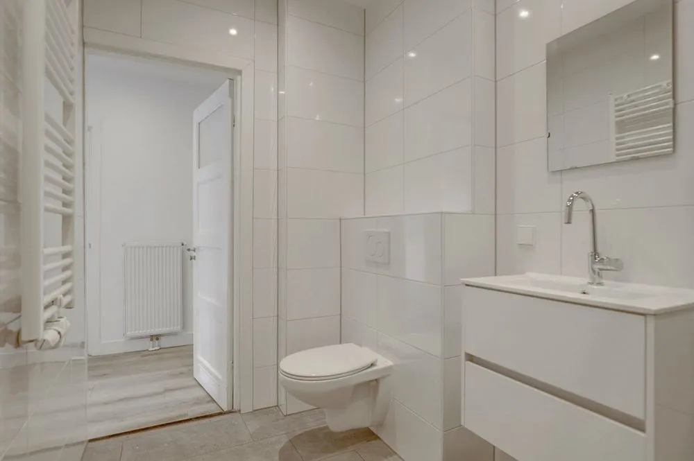 Salles de bain - 3-Bedroom Apartment with Balcony in Amsterdam