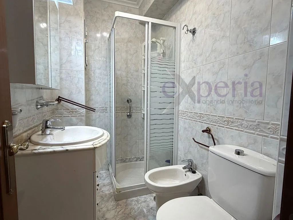 Bathrooms - Central Flat with Lift in La Felguera