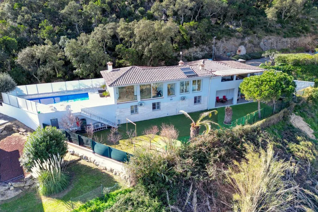 Õhuvaade - Detached House with Pool in Calonge