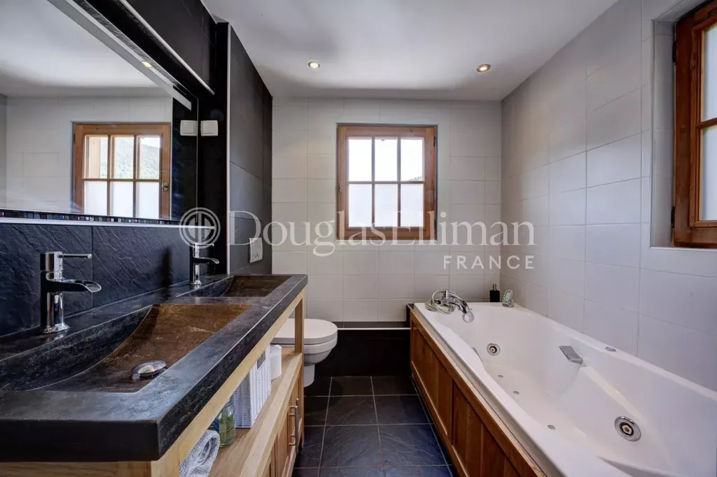 Salles de bain - Chalet de 4 Chambres avec Vue Panoramique aux Houches