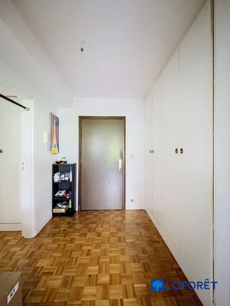 Pièces - Appartement Spacieux avec Bow Window à Pantin