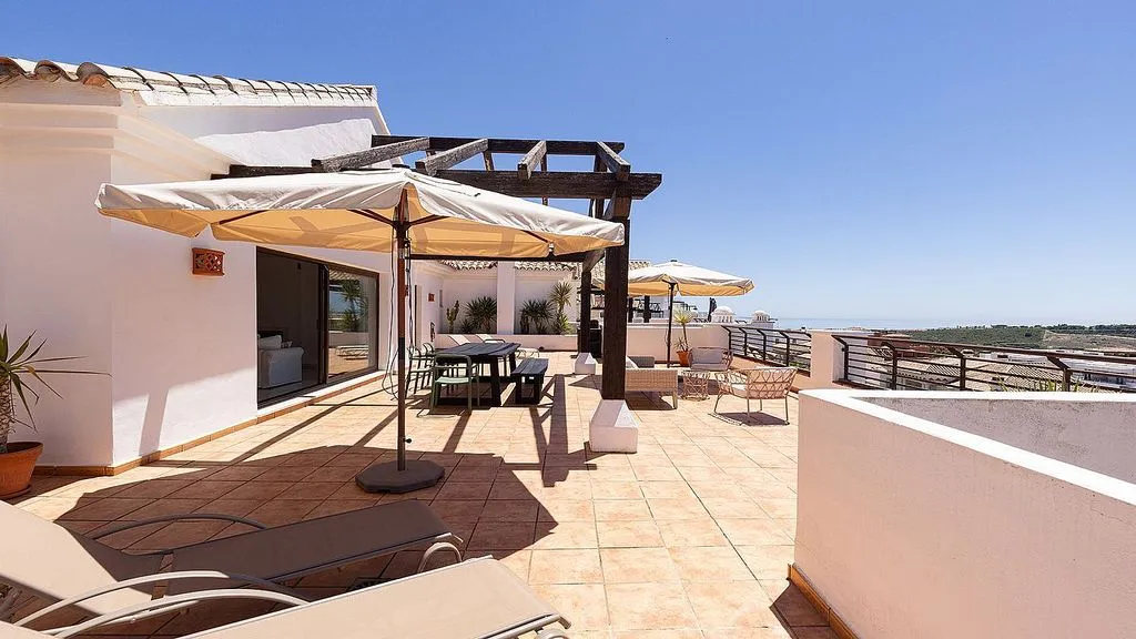 Terrazza - Penthouse with Pool in Casares Costa