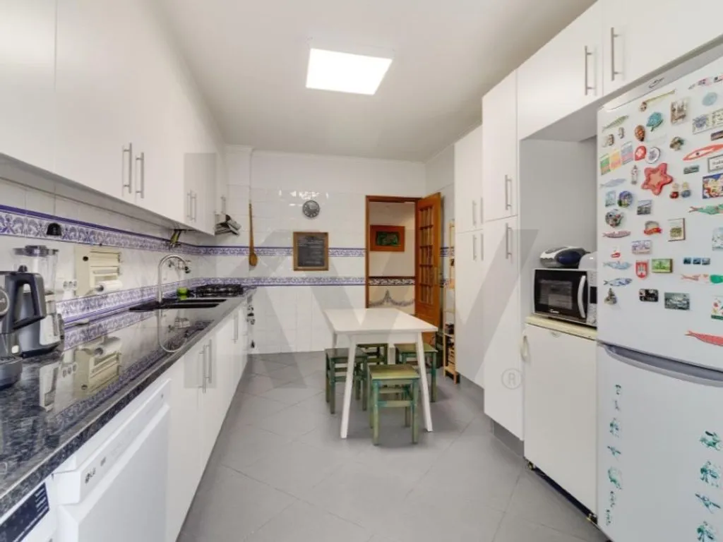 Köök - Luxury Apartment with Multiple Balconies in Alverca