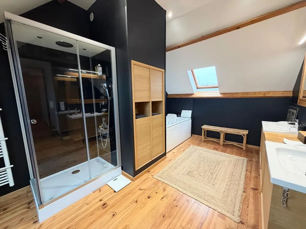 Salles de bain - Maison Rénovée avec Piscine à Ambleteuse