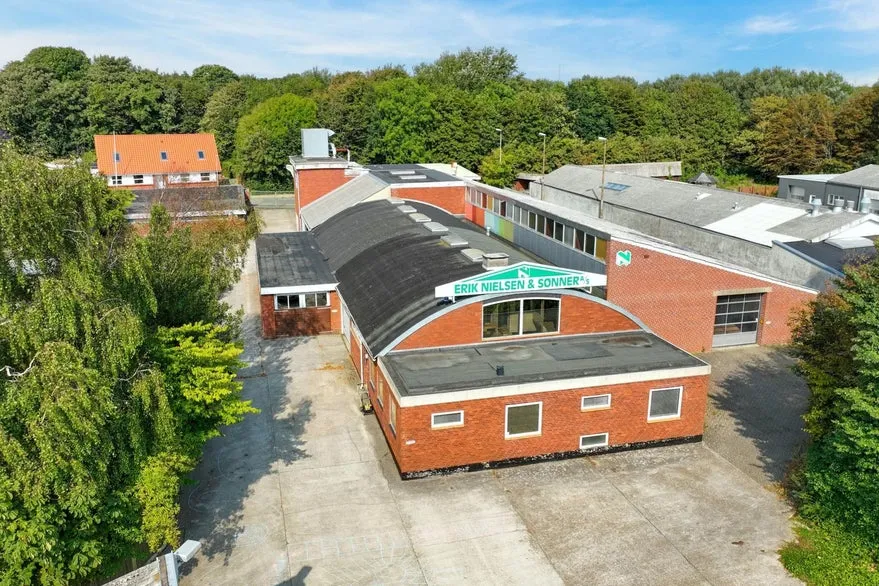 Õhuvaade - Industrial Complex with Multiple Buildings in Esbjerg