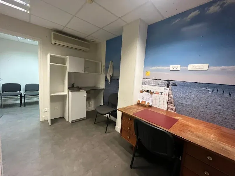 Bureau - Locaux Professionnels avec Magasin à Cognac