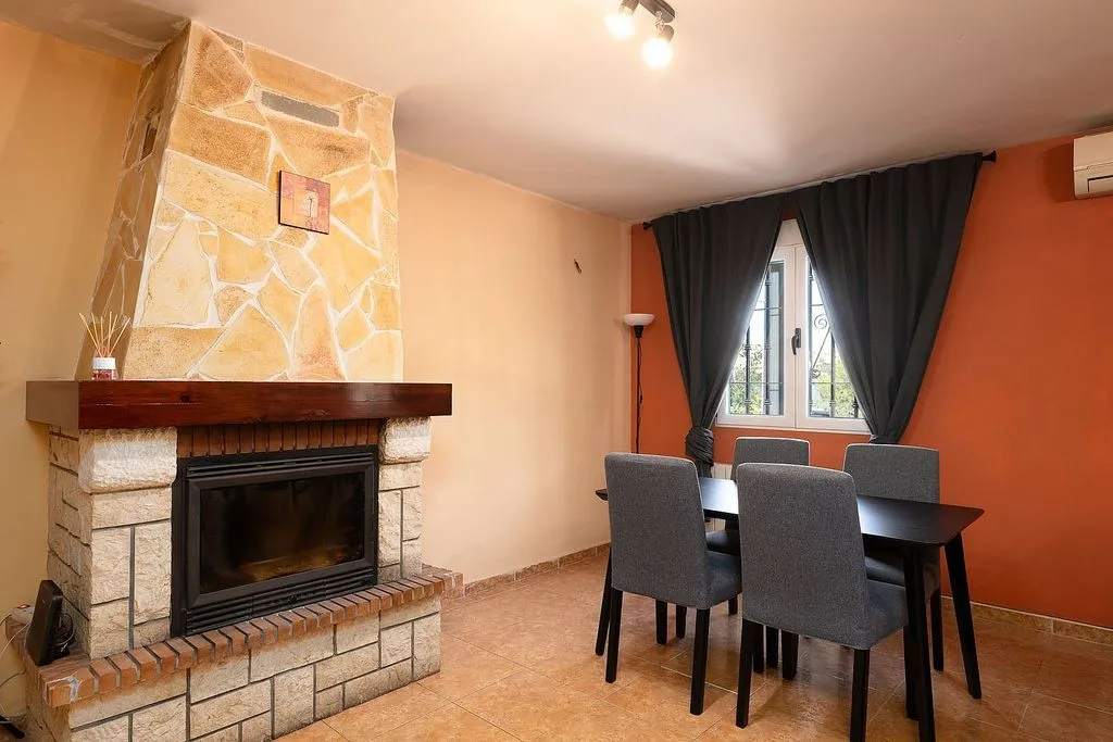 Salle à manger - Terraced House with Balcony in Tibi