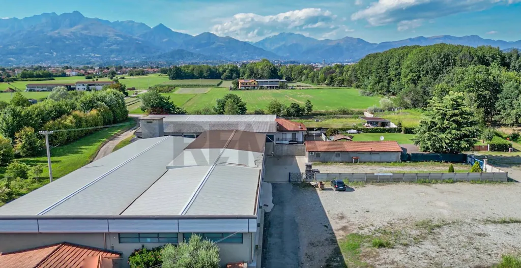 Õhuvaade - Industrial Warehouse with Expansion Potential in Sandigliano
