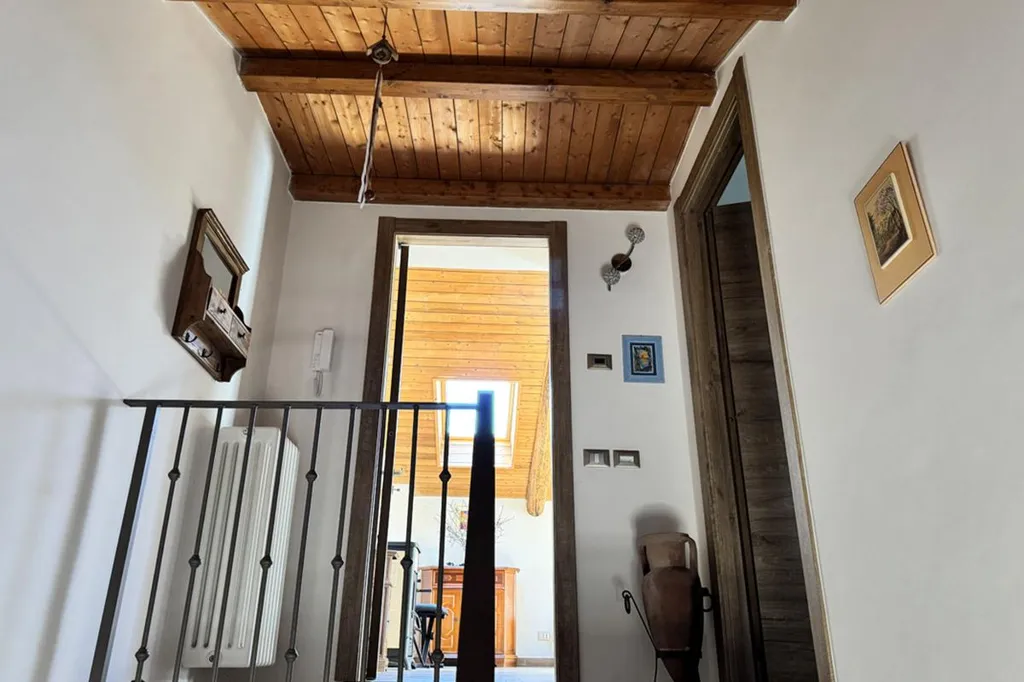 Pièces - Rear-Access Semi-Detached House with Mountain View in Itri