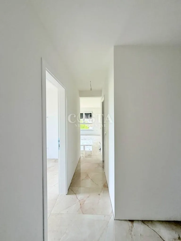 Esik - Penthouse with Sea View in Bibinje