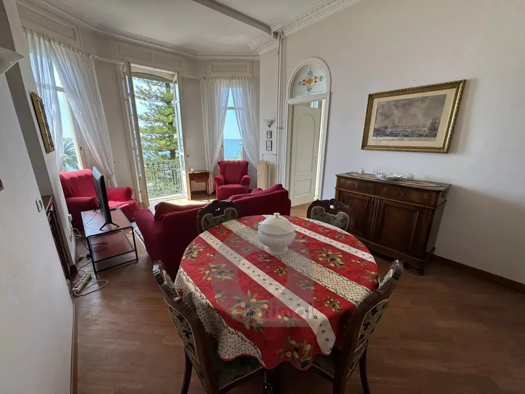 Salle à manger - Appartement en Bord de Mer avec Balcon à Menton