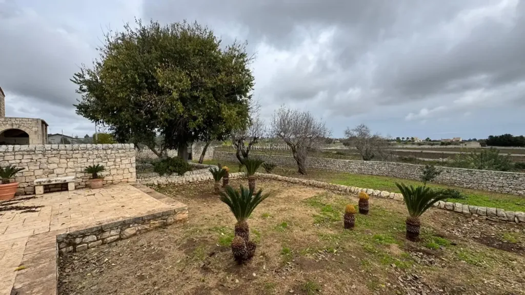 Garden - Historic Stone Villa with Garden in Modica
