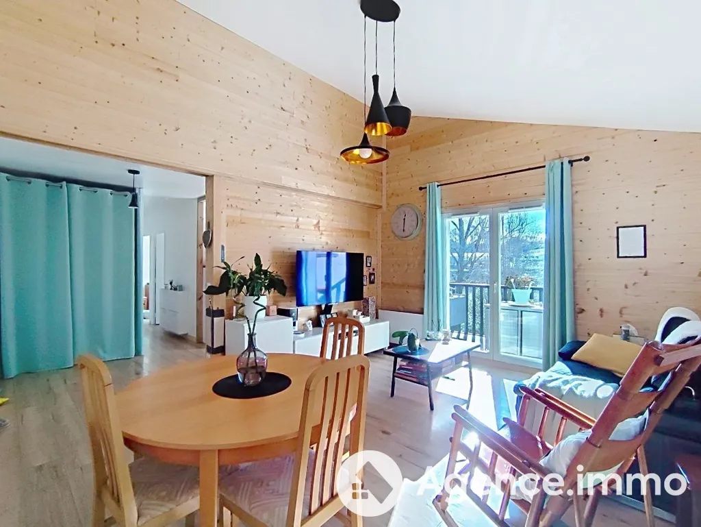 Söögituba - Spacious 3-Bedroom Apartment with Balcony in Urrugne