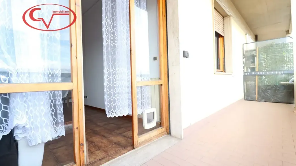Rõdu - Spacious 4-Room Apartment with Terraces in Montevarchi