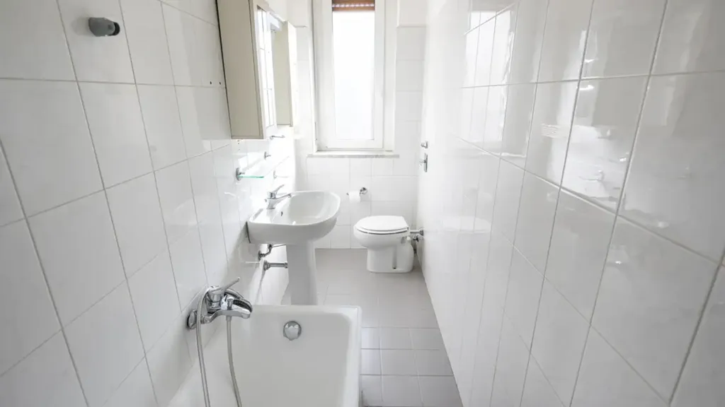 Salles de bain - Spacious 4-Bedroom Apartment with Balconies in Milan