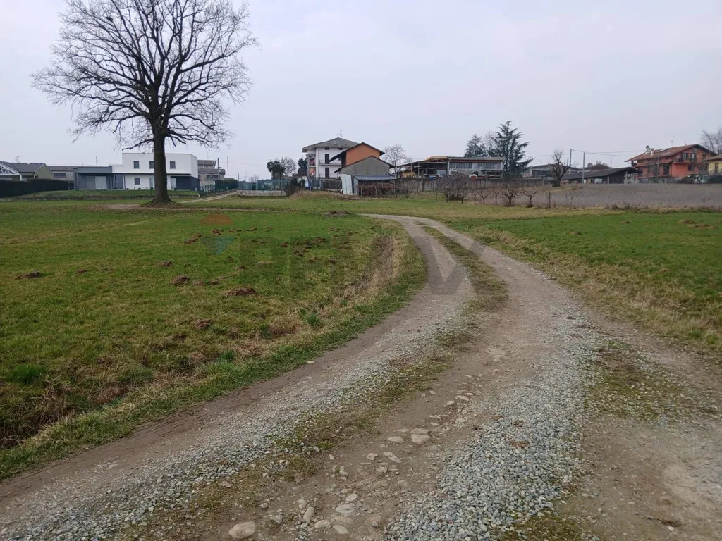 Jardín - Agricultural Land with Forest in Benna/Candelo