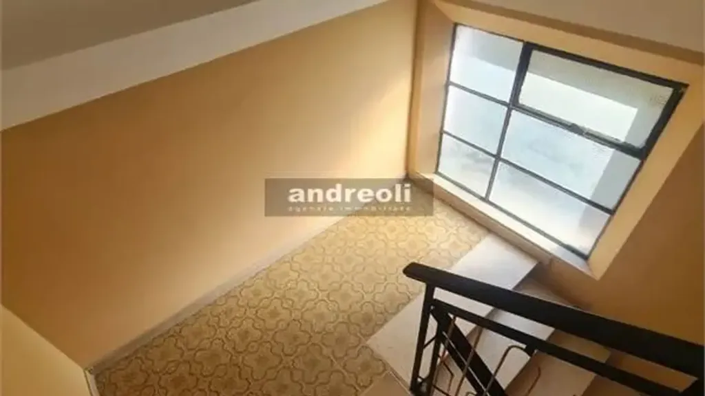 Stanze - Appartamento parzialmente ristrutturato con balcone a Jesi