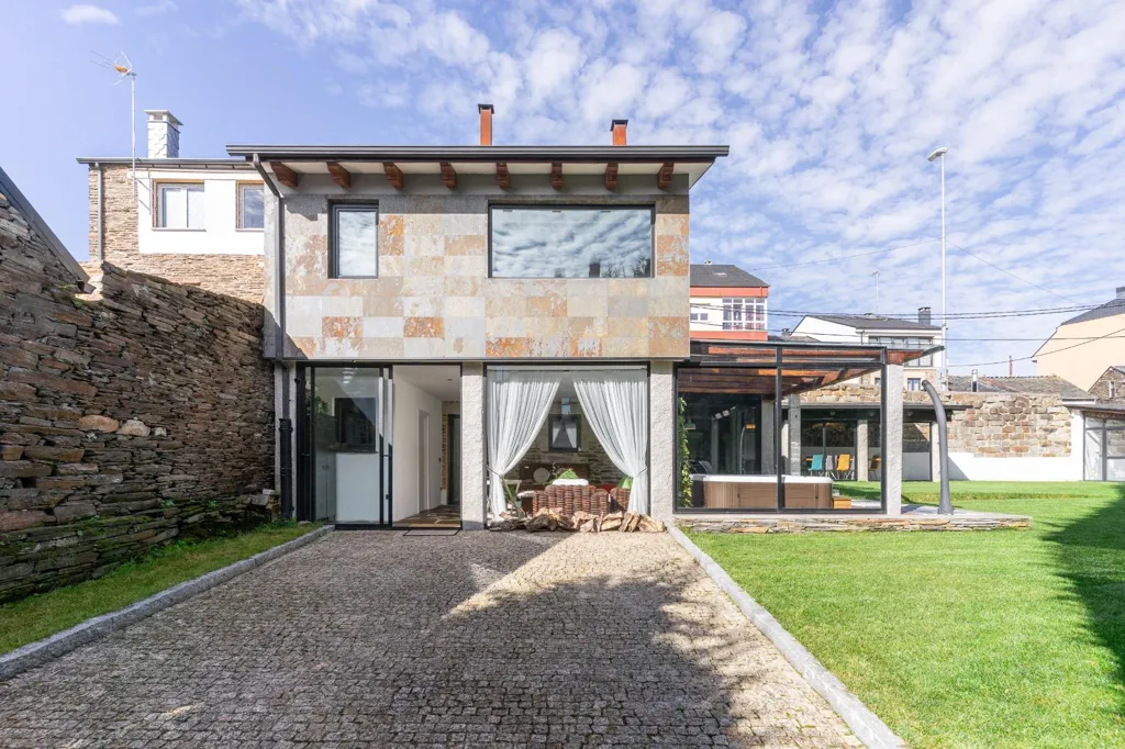 Terrasse - Restored Chalet with River Walk Access in Lugo