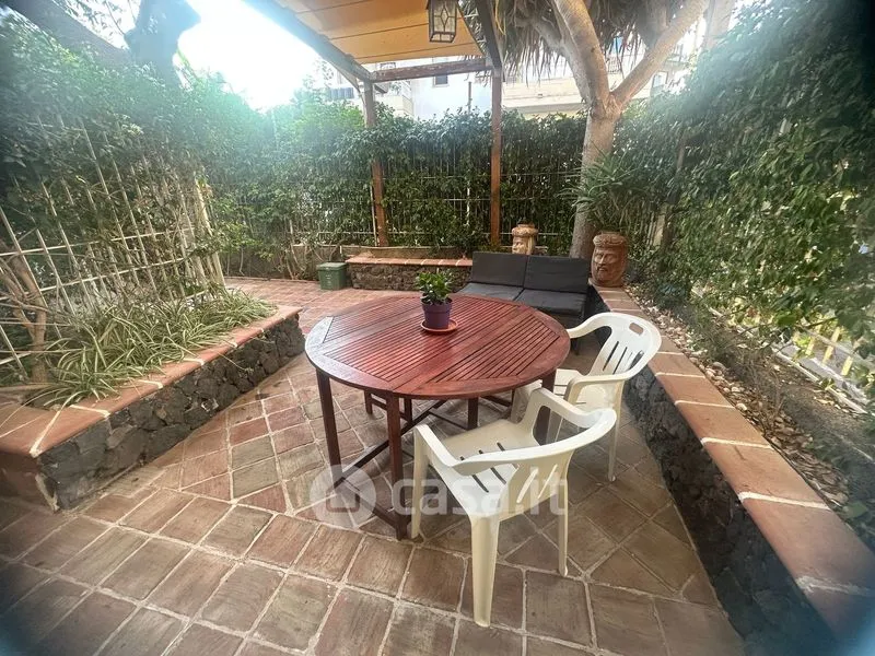 Terrasse - Ground Floor Trilocale with Private Garden in Aci Castello