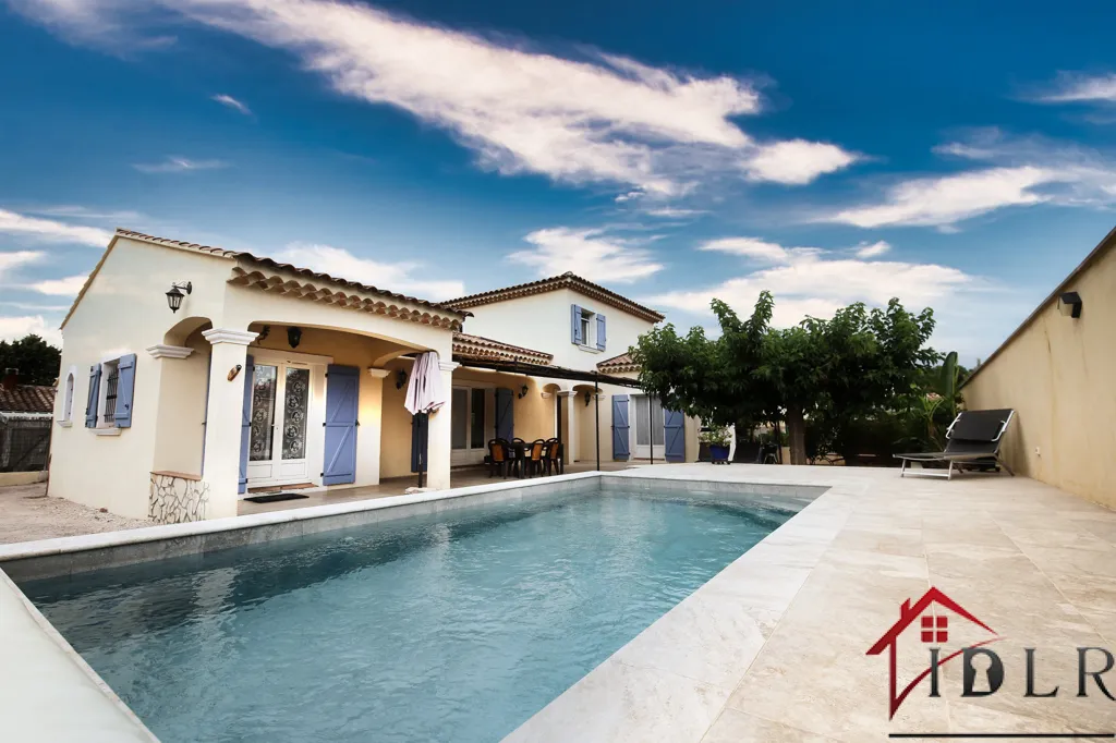 Piscine - Villa Contemporaine avec Piscine à Pierrefeu-du-Var