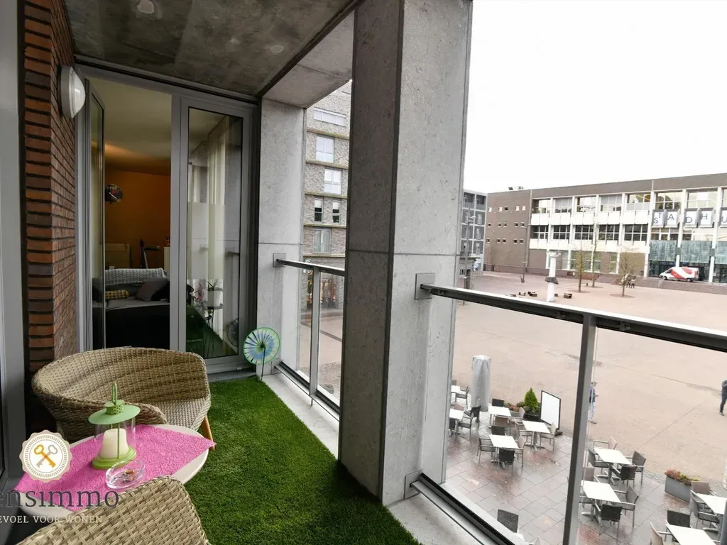 Balcon - Appartement avec Vue sur le Stadsplein à Genk