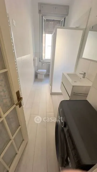 Salles de bain - Four-Bedroom Apartment with High Ceilings in Parma