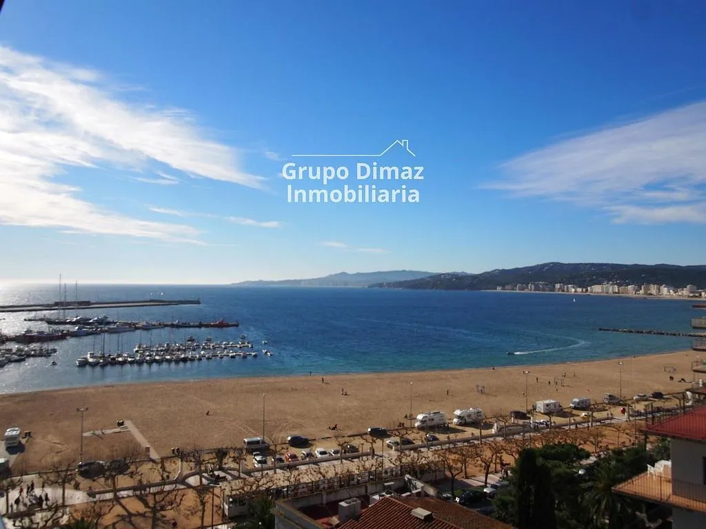 Balcon - Seafront Apartment with Balcony in Palamós