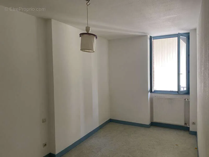 Toad - Type 3 Apartment with Potential in Saint-Claude Centre