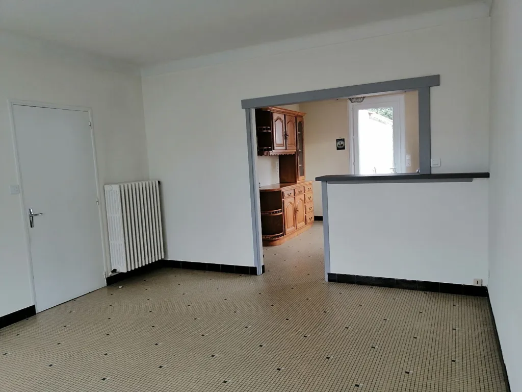 Toad - 3-Bedroom House with Garden in Challans