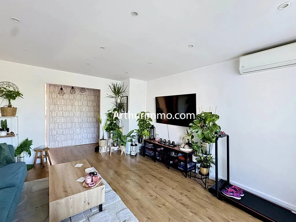 Living Room - 4-Piece Apartment with Balcony in Créteil