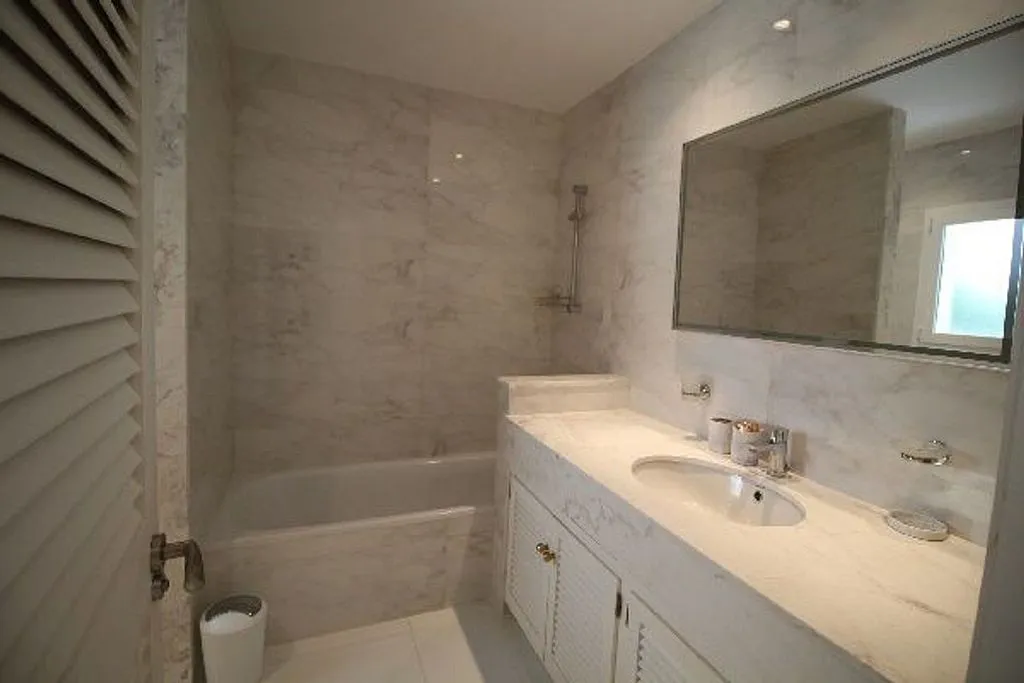 Bathrooms - Luxury Apartment with Pool in Puerto Banús