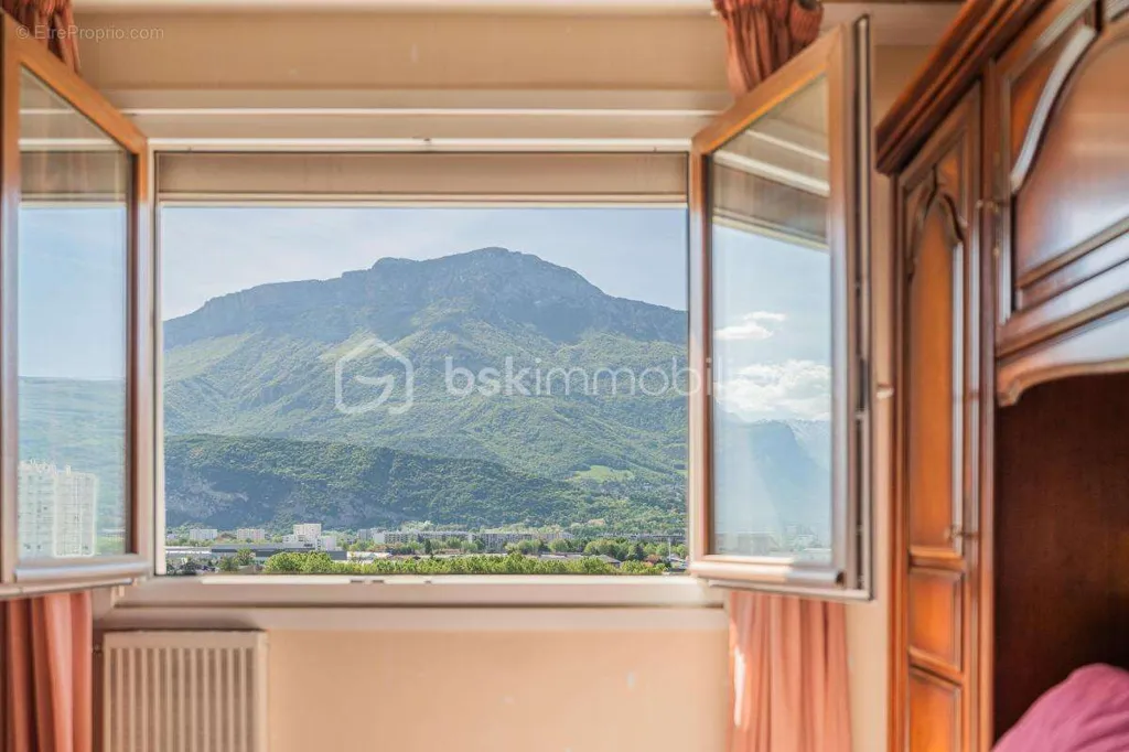 Magamistoad - T4 with Mountain View in Echirolles