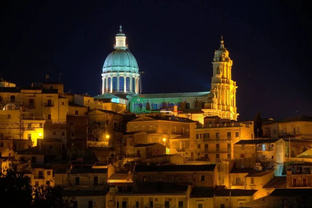 Arty Single House in Ragusa's Historic Centre