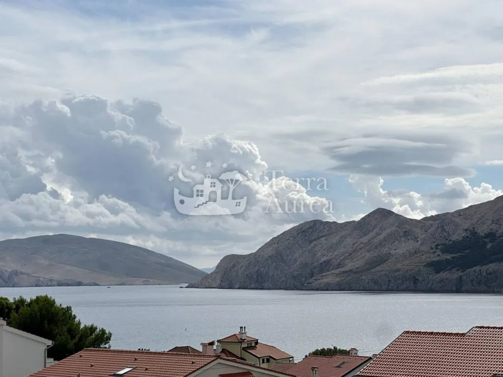 Multi-Unit House with Sea View in Baška