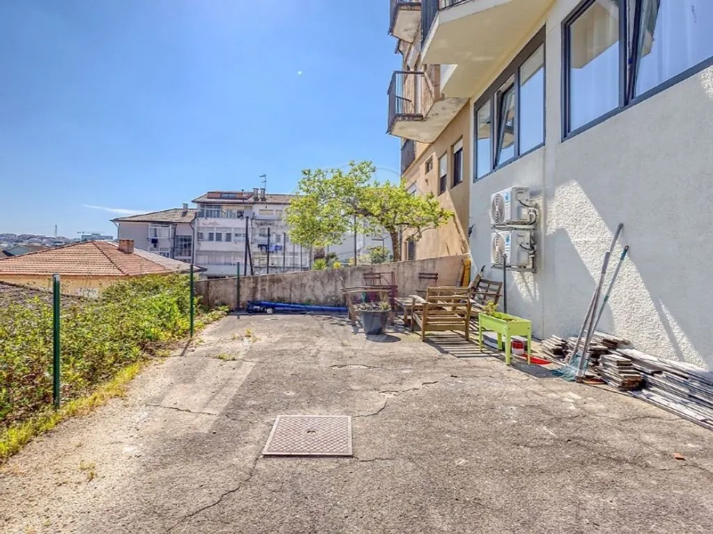 Jardin - Rehabilitated Bi-Family House in Matosinhos