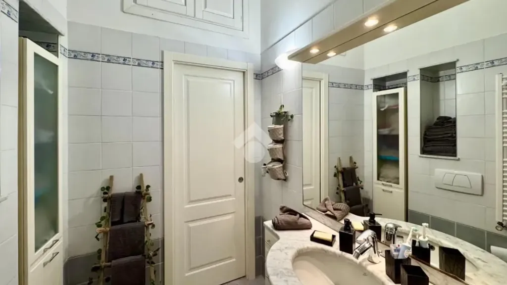 Salles de bain - Quadrilocale with Sea View Balcony in Noli