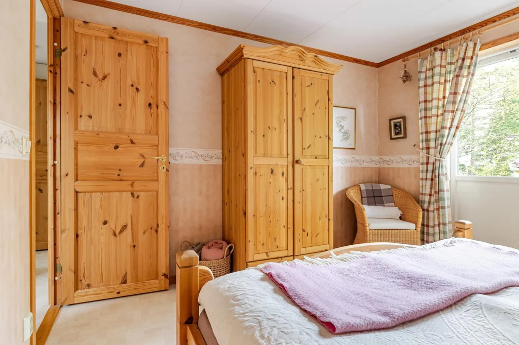 Magamistoad - Charming Cottage with Lake View in Virserum