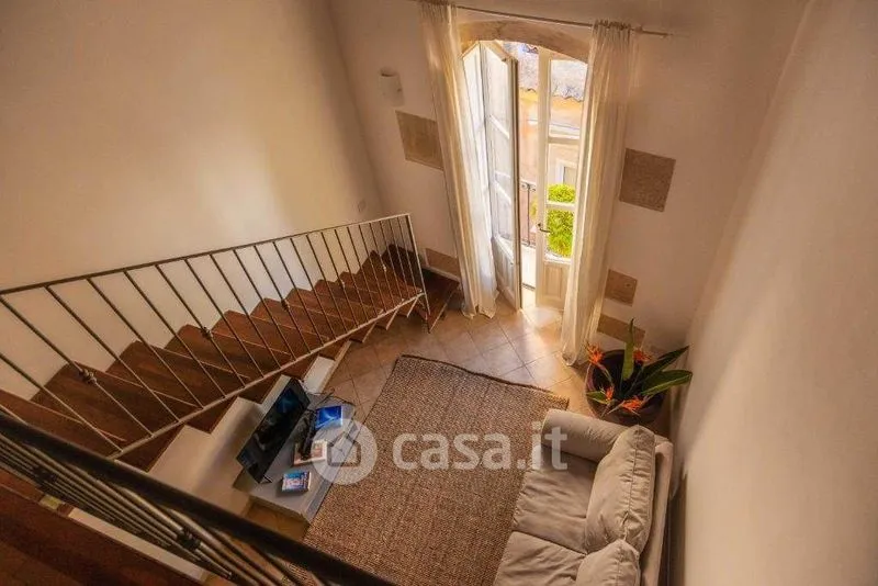 Pièces - Trilocale with Balcony in Siracusa's Ortigia