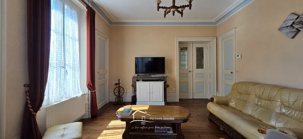 Séjour - Maison de Caractère 19ème Siècle au Centre de Lusignan