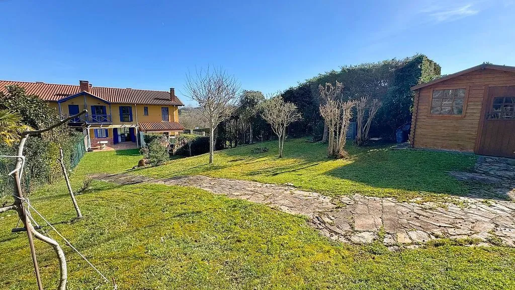 Aed - Terraced House with Pool in Comillas
