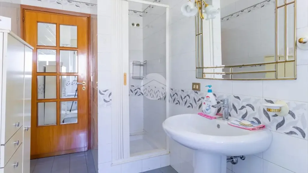 Salles de bain - First-Floor Flat with Balcony in Villabate