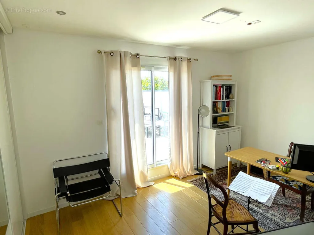 Bureau - Maison Contemporaine avec Piscine à Saint-Priest